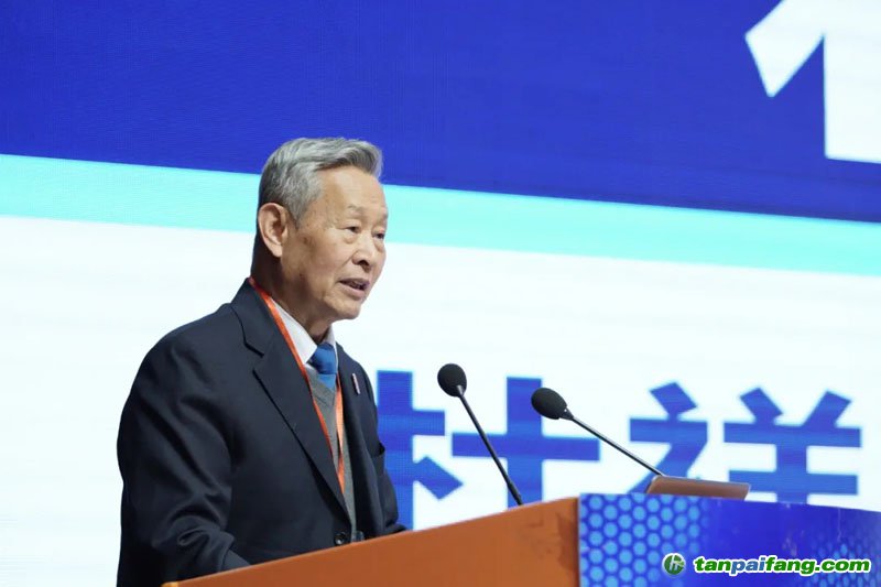 院士專家熱議能源轉(zhuǎn)型：中國要直接進(jìn)入清潔能源時代